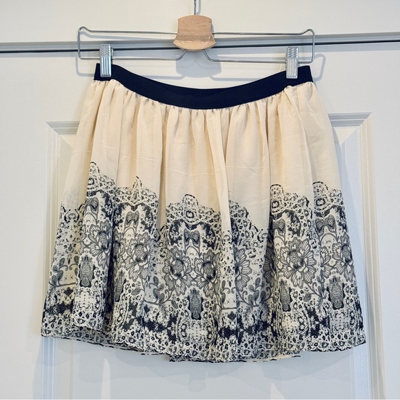 Like New‼️American Eagle Outfitters Cream&Black Chiffon Mini Ballet Skirt, Sz S - Picture 1 of 10